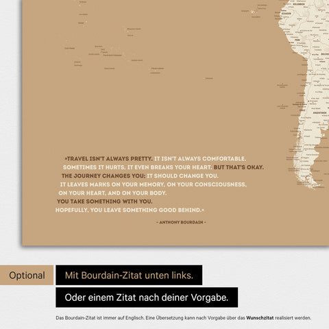 Carte du monde en couleur Treasure Gold avec une citation imprimée d'Anthony Bourdain, qui peut être remplacée par une autre citation lors d'une personnalisation